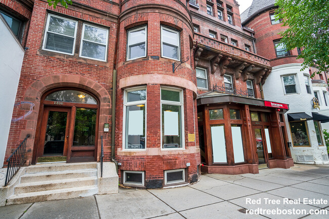 1402 Beacon St, Unit 3 in Brookline, MA - Foto de edificio - Building Photo