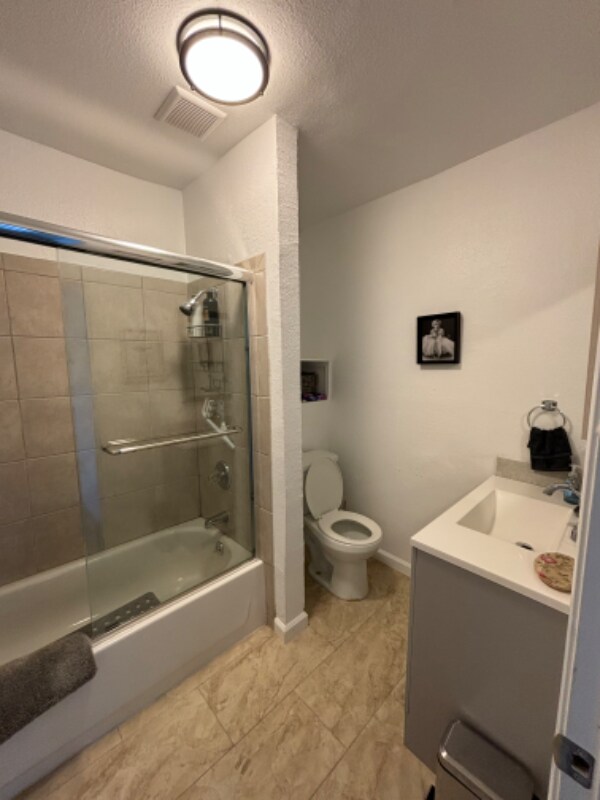 2206 E 24th St in Oakland, CA - Building Photo - Building Photo