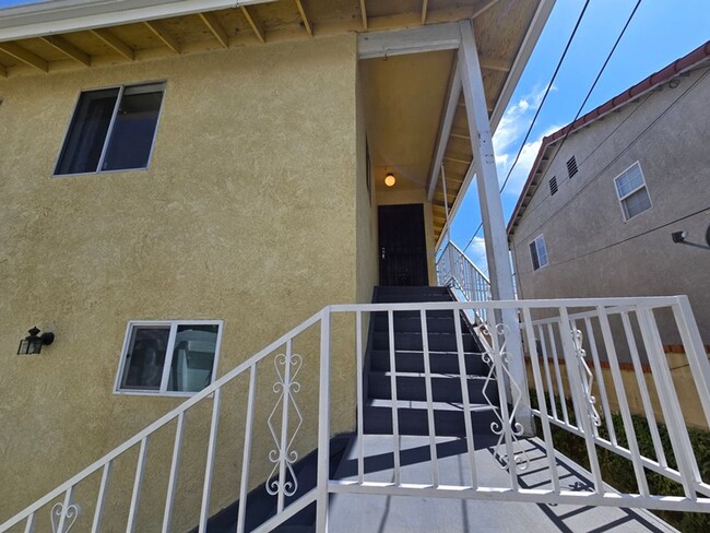 property at 524 W Greenwood Ave