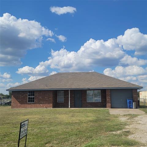 438 Green Acres Dr in Palmer, TX - Building Photo