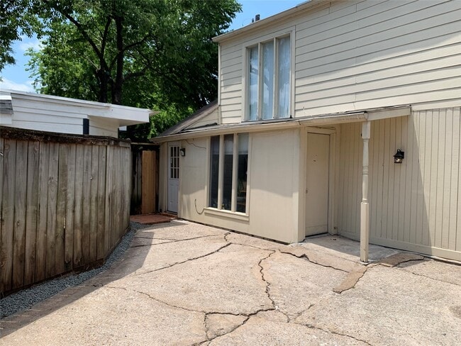 property at 2128 Sul Ross St