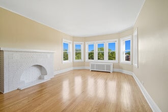 4831 W Roscoe St in Chicago, IL - Building Photo - Building Photo