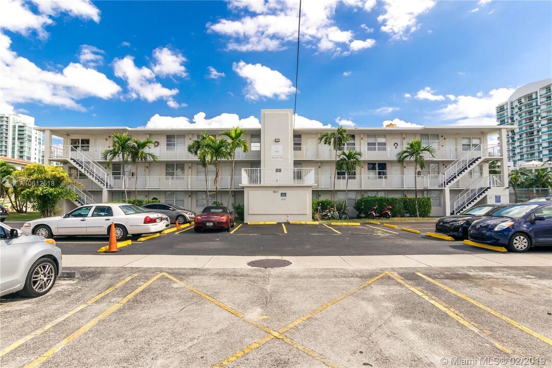7917 West Dr-Unit -27 in North Bay Village, FL - Building Photo
