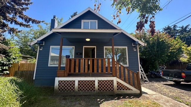 2006 SE Insley St in Portland, OR - Building Photo - Building Photo