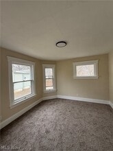 2213 17th St NE in Canton, OH - Foto de edificio - Building Photo