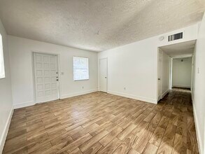 3530 NW 1st Ct in Fort Lauderdale, FL - Building Photo - Building Photo