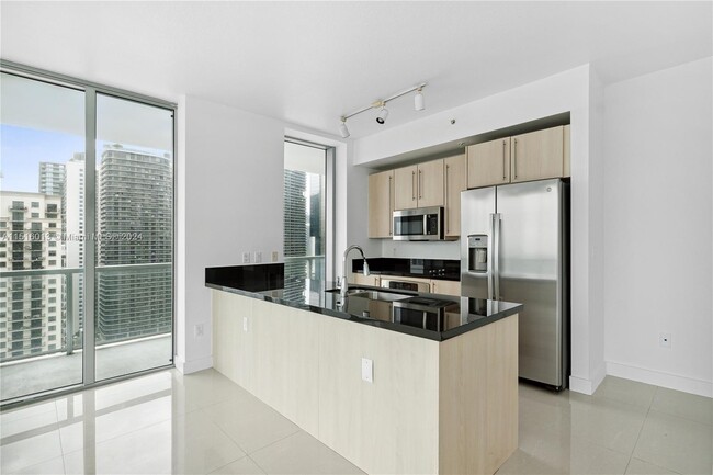 1111 SW 1st Ave, Unit 2525 in Miami, FL - Foto de edificio - Building Photo