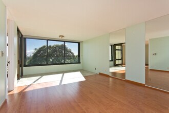 1600 Ala Moana Blvd in Honolulu, HI - Building Photo - Building Photo