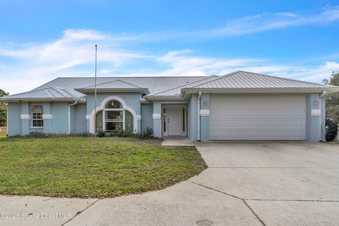 8625 Fleming Grant Rd in Sebastian, FL - Building Photo