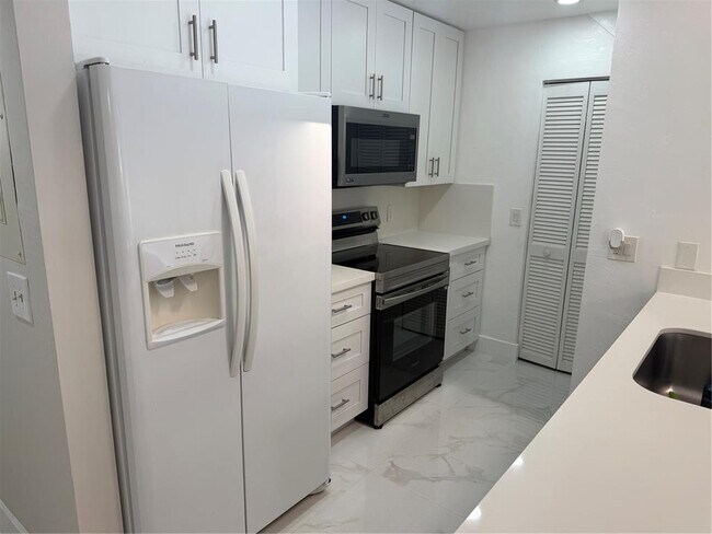 431 SE 14th St in Dania Beach, FL - Building Photo - Building Photo