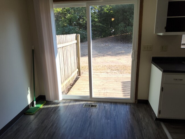 property at 1662 Colonial Dr