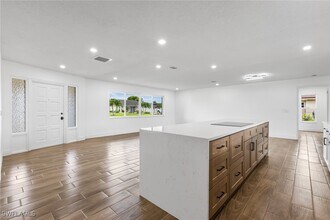 1041 N Waterway Dr in Ft. Myers, FL - Building Photo - Building Photo