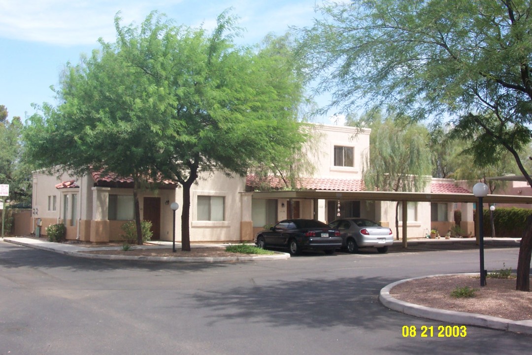 Glenn St Casitas in Tucson, AZ - Foto de edificio