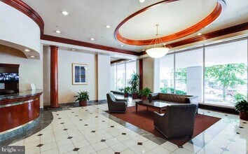 1230 23rd St NW, Unit 818 in Washington, DC - Foto de edificio - Building Photo