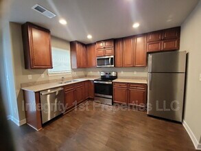 6295 NE 44th St in Kansas City, MO - Building Photo - Building Photo