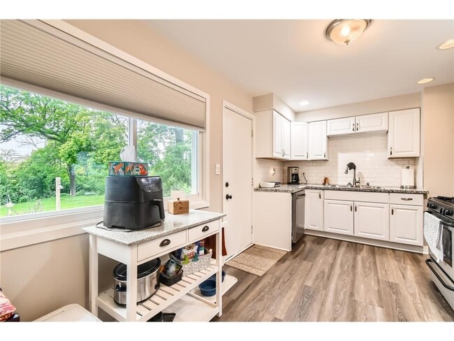 4989 W Turtle Ln in Shoreview, MN - Building Photo - Building Photo