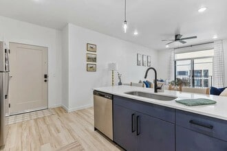 3131 Fleur Dr in Des Moines, IA - Building Photo - Building Photo