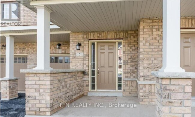 5 Savage Dr in Hamilton, ON - Building Photo - Building Photo