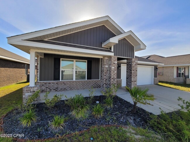 4745 Firefly Ln in Callaway, FL - Foto de edificio - Building Photo