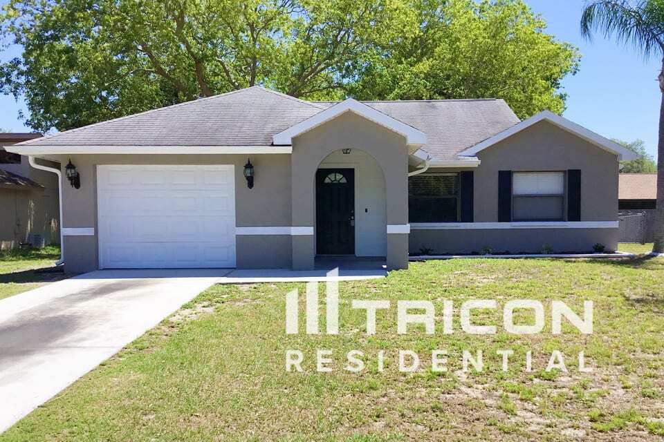 1074 Deer Hollow Way in Sarasota, FL - Building Photo