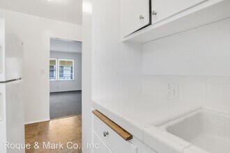 10908 Santa Monica Blvd in Los Angeles, CA - Building Photo - Building Photo