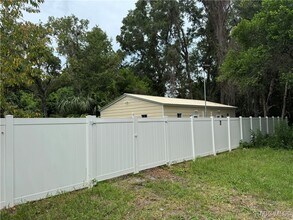 6345 W Mango Ln in Crystal River, FL - Building Photo - Building Photo