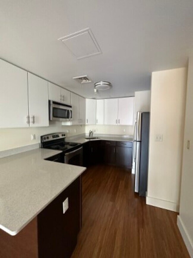 property at 8 Winter Pl