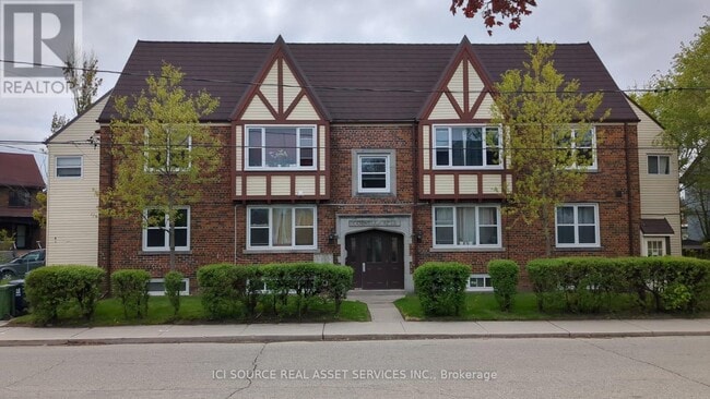 property at 44-44 Bartonville Ave W
