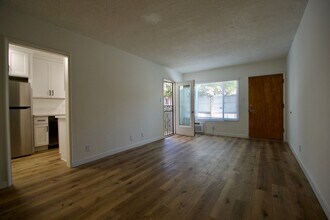 527 Serrano Ave-Unit -02 in Los Angeles, CA - Building Photo - Building Photo