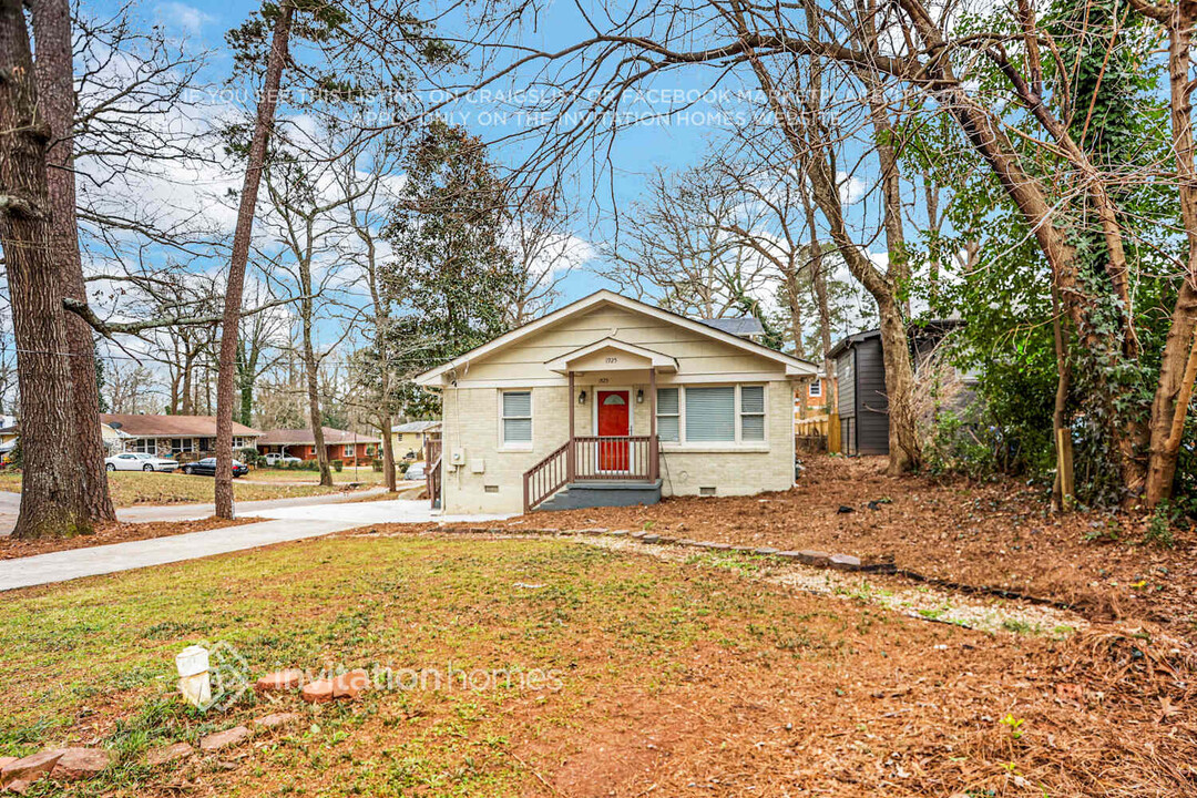 1925 Hooper St in Decatur, GA - Building Photo