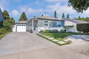 5635 Pimenta Ave in Lakewood, CA - Building Photo