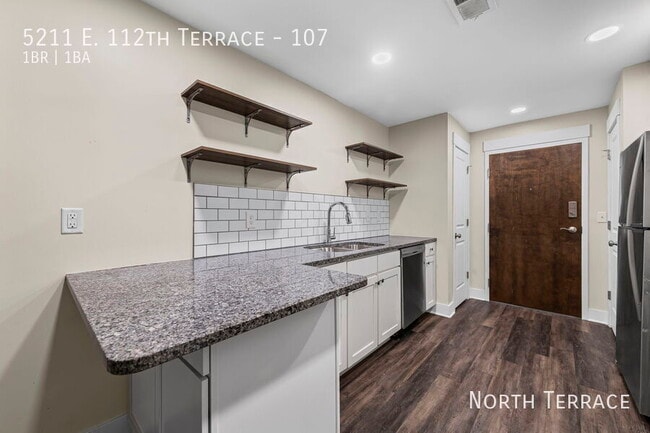 5211 E 112 Terrace in Kansas City, MO - Foto de edificio - Building Photo