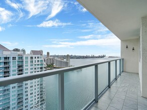 1155 Brickell Bay Dr in Miami, FL - Building Photo - Building Photo