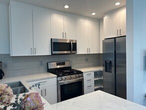 4162 Woodcliff Rd in Sherman Oaks, CA - Building Photo - Building Photo