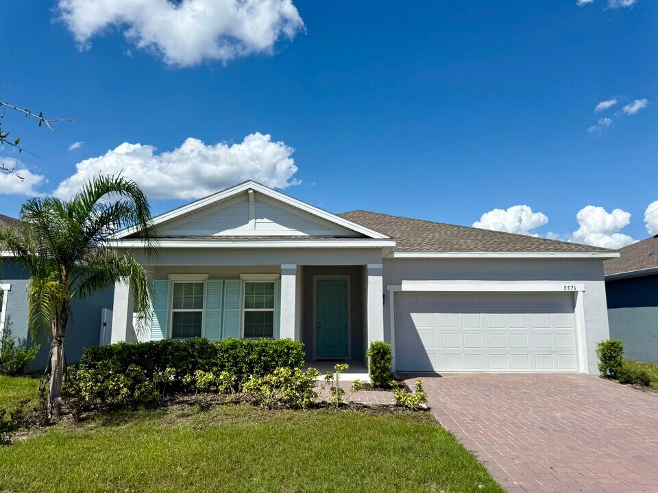 5576 Vigo Lp in St. Cloud, FL - Building Photo