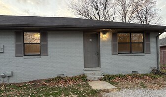 842 S Spring St in Manchester, TN - Building Photo