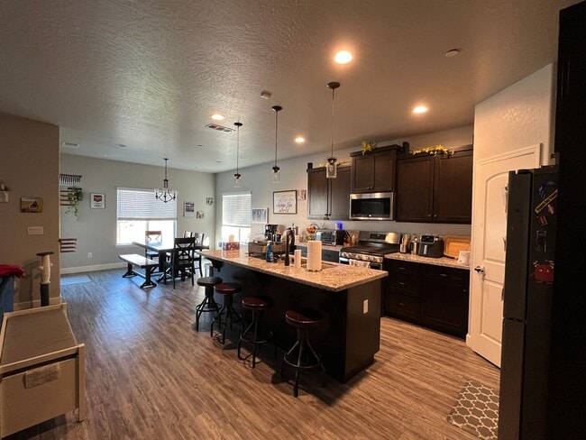 1356 S Enns Ave in Reedley, CA - Building Photo - Building Photo