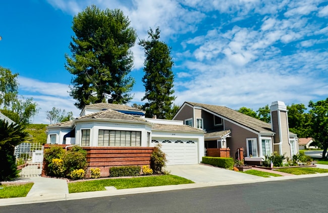 property at 28385 Borgona