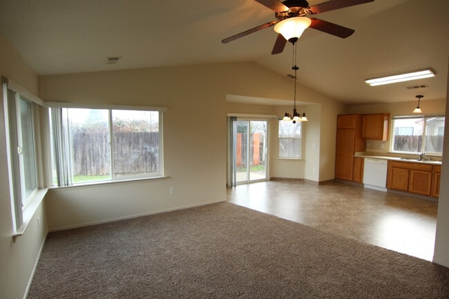 22670 Rio Alto Dr in Cottonwood, CA - Building Photo - Building Photo