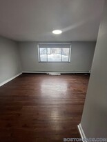 230 Babcock St, Unit 1F in Brookline, MA - Building Photo