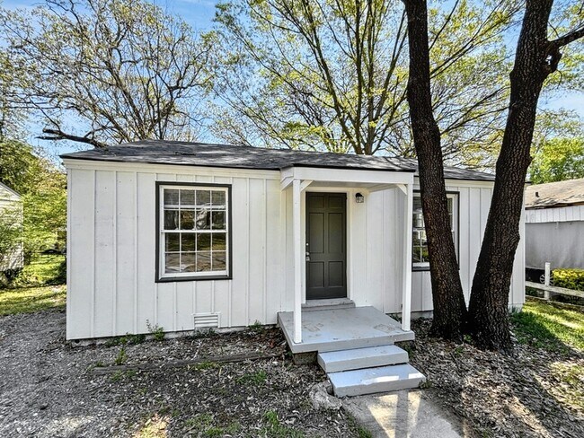 property at 2605 S Van Buren St