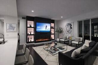 300 E 4th St, Unit 402 in Long Beach, CA - Foto de edificio - Building Photo