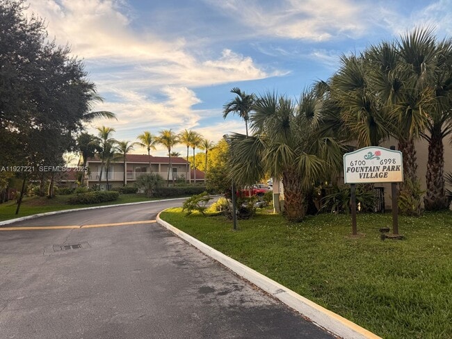 6864 NW 166th Terrace in Miami Lakes, FL - Building Photo - Building Photo