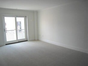 165 Beacon St, Unit 34 in Somerville, MA - Foto de edificio - Building Photo
