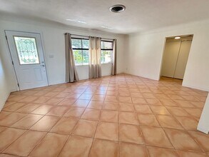 3626 10th St NE in St. Petersburg, FL - Building Photo - Building Photo