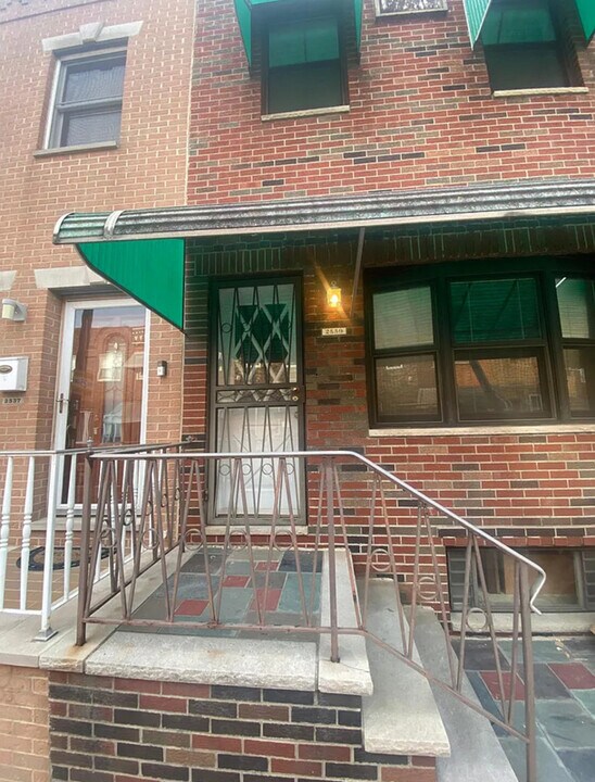 2539 S Sartain St in Philadelphia, PA - Building Photo