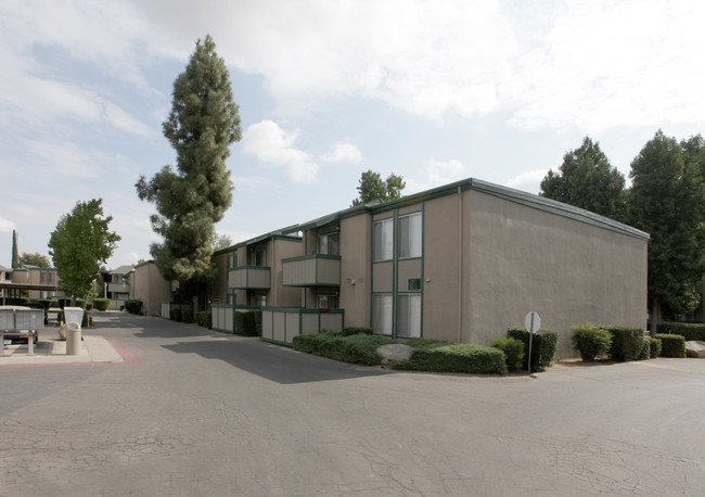 Village at Ninth in Fresno, CA - Foto de edificio - Building Photo