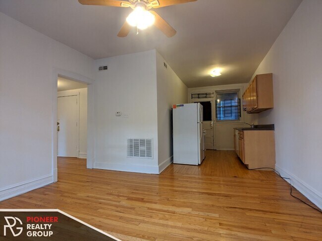 2439 W Logan Blvd, Unit 2457#1 in Chicago, IL - Building Photo - Building Photo