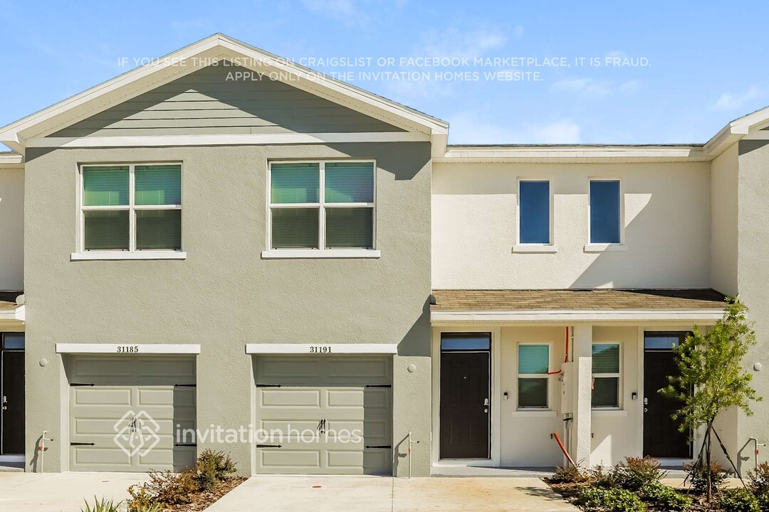 31191 Monterey Pne St in Wesley Chapel, FL - Foto de edificio