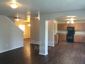 1102 Autumn Moon in San Antonio, TX - Building Photo - Building Photo
